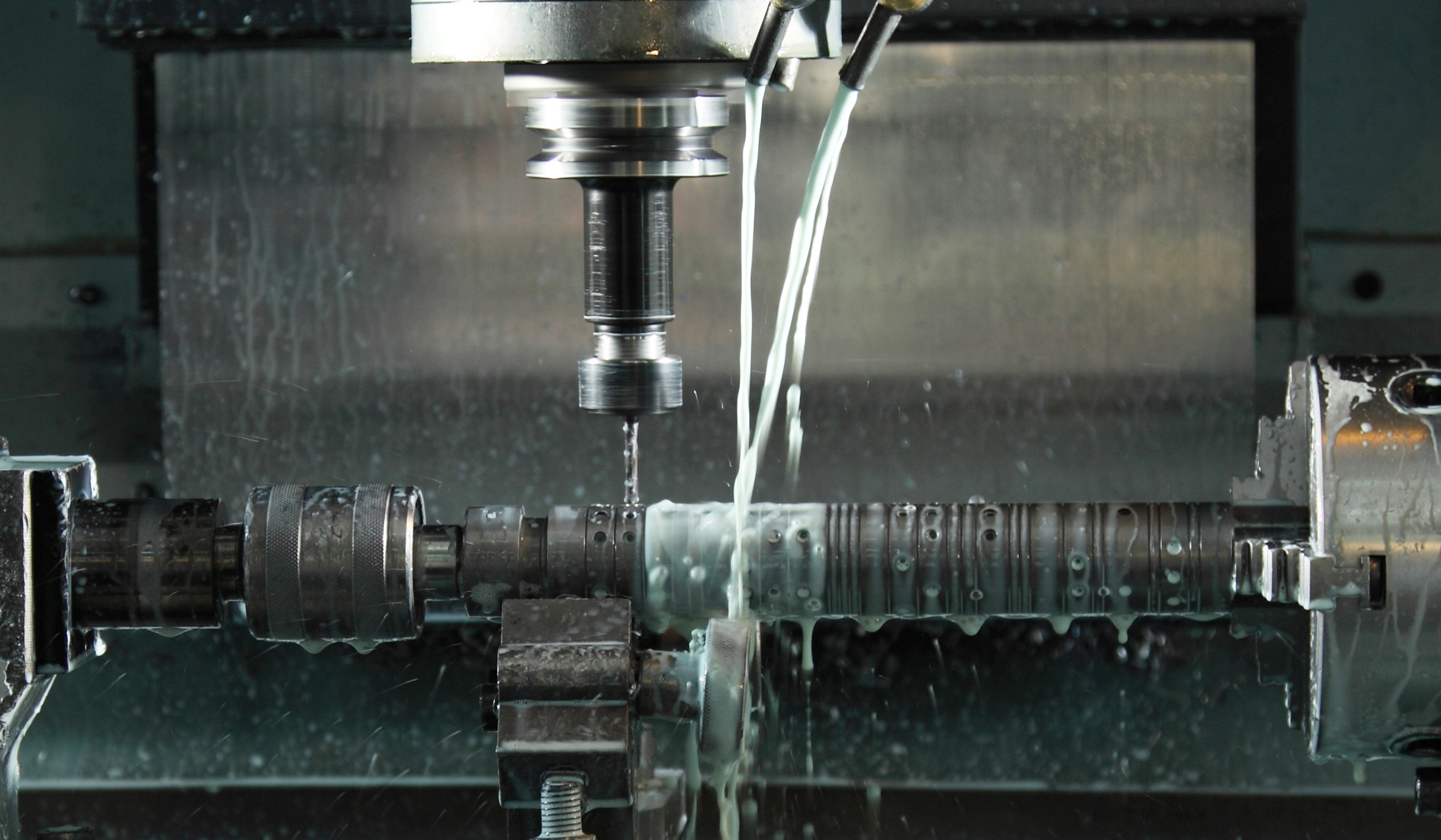 5 Ways the Right Cutting Fluid Helps Your Machines Perform Better
